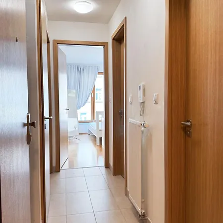 Convenient, Simple And Stylish * Prag