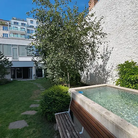 Apartment Convenient, Simple And Stylish
